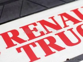 Брызговик 580х360 мм Renault Trucks (свет.)